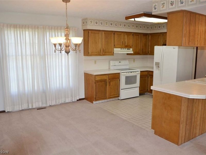 6566 Hythe Street NW, Canton, OH 44708 Photo 13