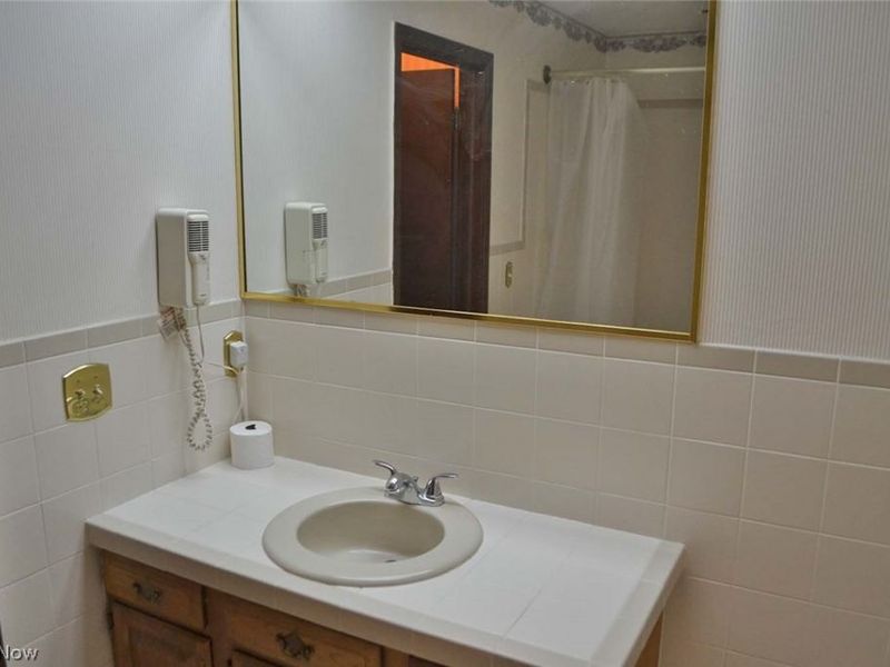 6566 Hythe Street NW, Canton, OH 44708 Photo 17