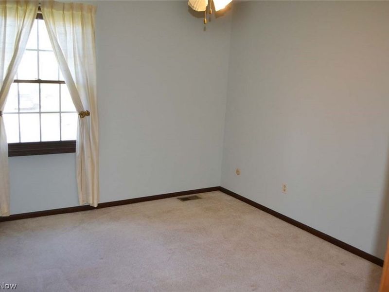 6566 Hythe Street NW, Canton, OH 44708 Photo 19