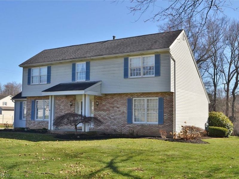 6566 Hythe Street NW, Canton, OH 44708 Photo 2