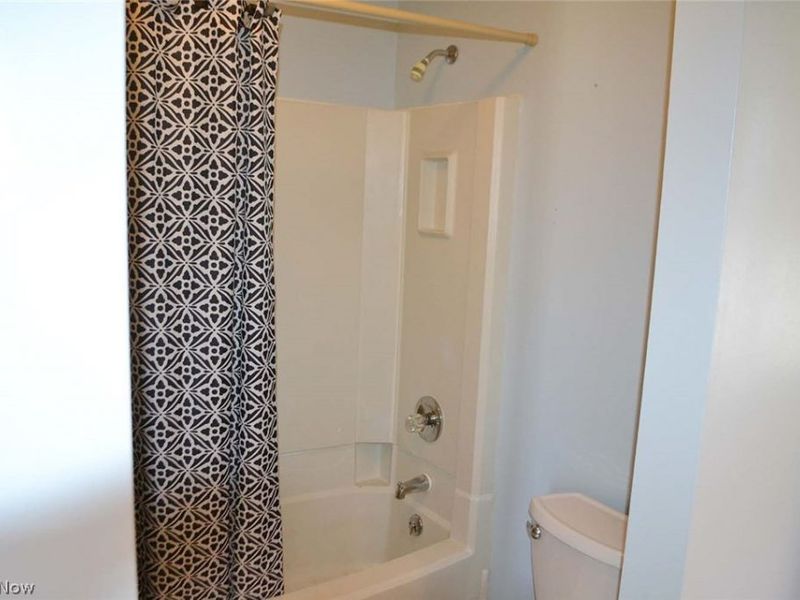 6566 Hythe Street NW, Canton, OH 44708 Photo 21