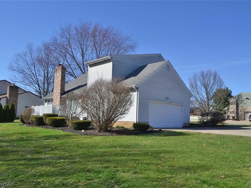 6566 Hythe Street NW, Canton, OH 44708 Photo 3