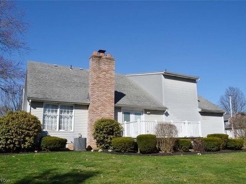 6566 Hythe Street NW, Canton, OH 44708 Photo 5