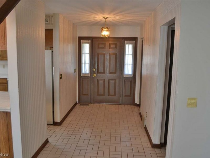 6566 Hythe Street NW, Canton, OH 44708 Photo 8