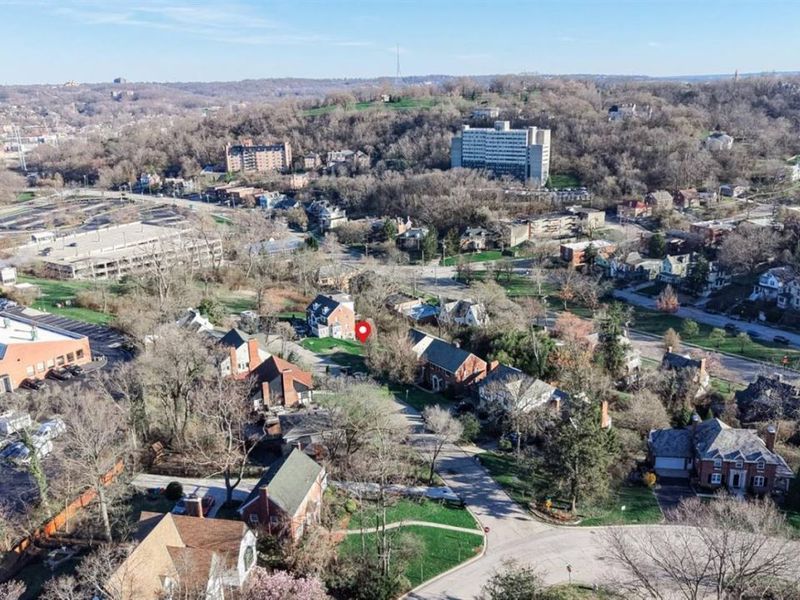 880 Clifton Crest Terrace, Cincinnati, OH 45220 Photo 1