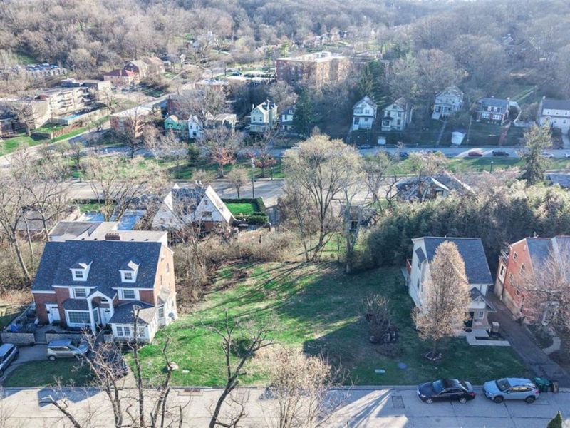 880 Clifton Crest Terrace, Cincinnati, OH 45220 Photo 2