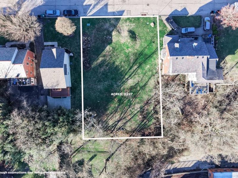 880 Clifton Crest Terrace, Cincinnati, OH 45220 Photo 3