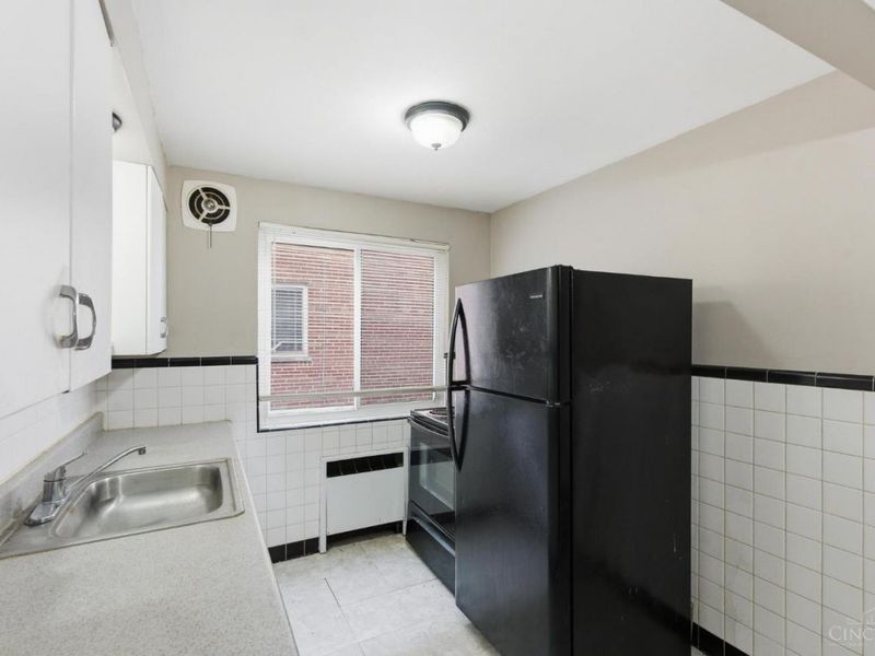 3911 E Gatewood Lane, Silverton, OH 45236 Photo 12