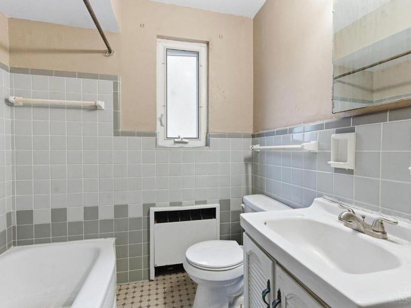 3911 E Gatewood Lane, Silverton, OH 45236 Photo 13