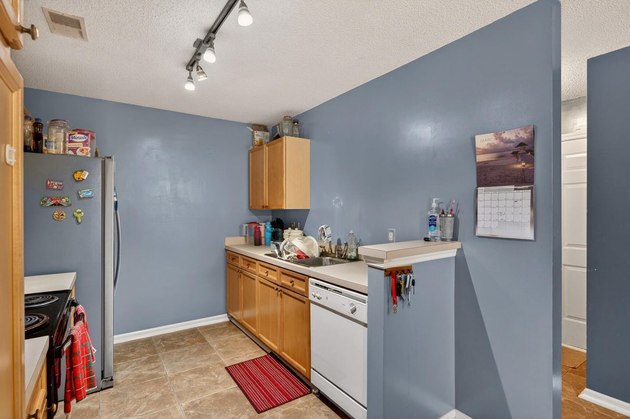 100 Dellwood Street Photo 11