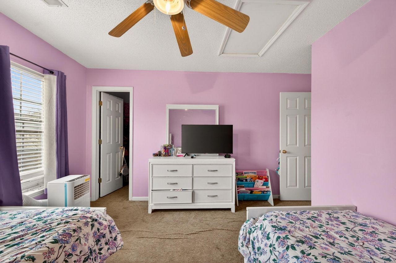 100 Dellwood Street Photo 17