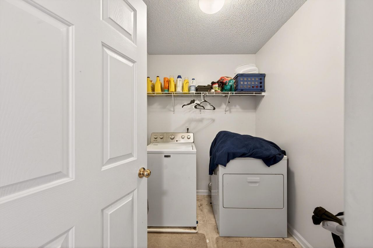 100 Dellwood Street Photo 18