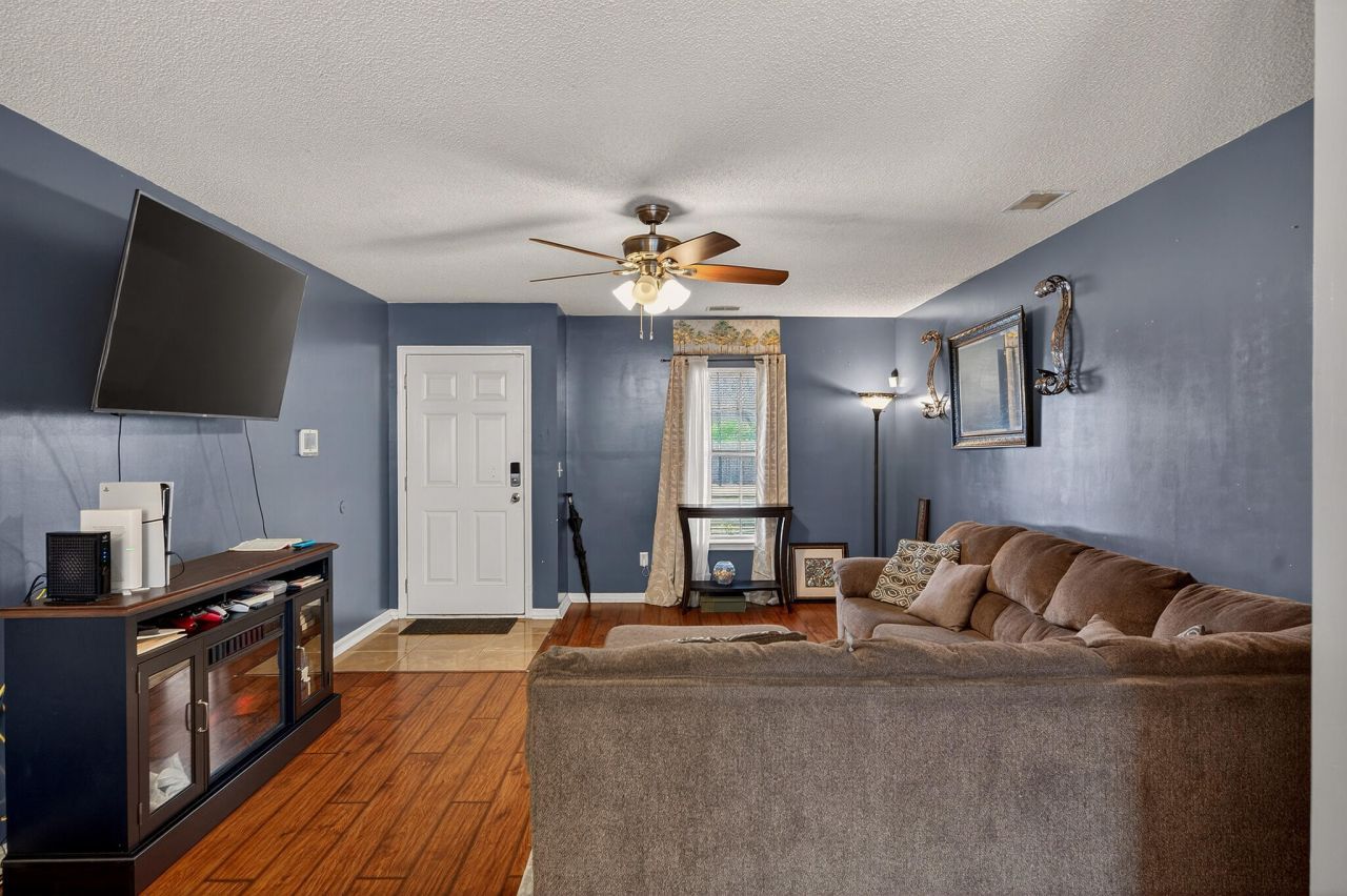 100 Dellwood Street Photo 6