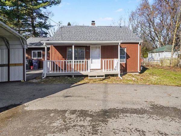 3401 N Center Road, Flint, MI 48506