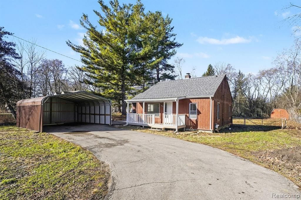 3401 N Center Road, Flint, MI 48506 Main Photo