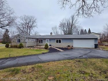 2287 Strader Drive, West Bloomfield Twp, MI 48324