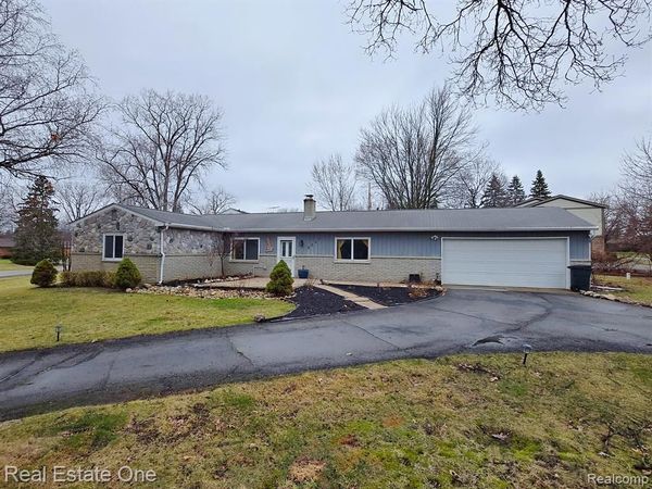 2287 Strader Drive, West Bloomfield Twp, MI 48324