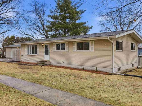 95 E Zeller St, North Liberty, IA 52317