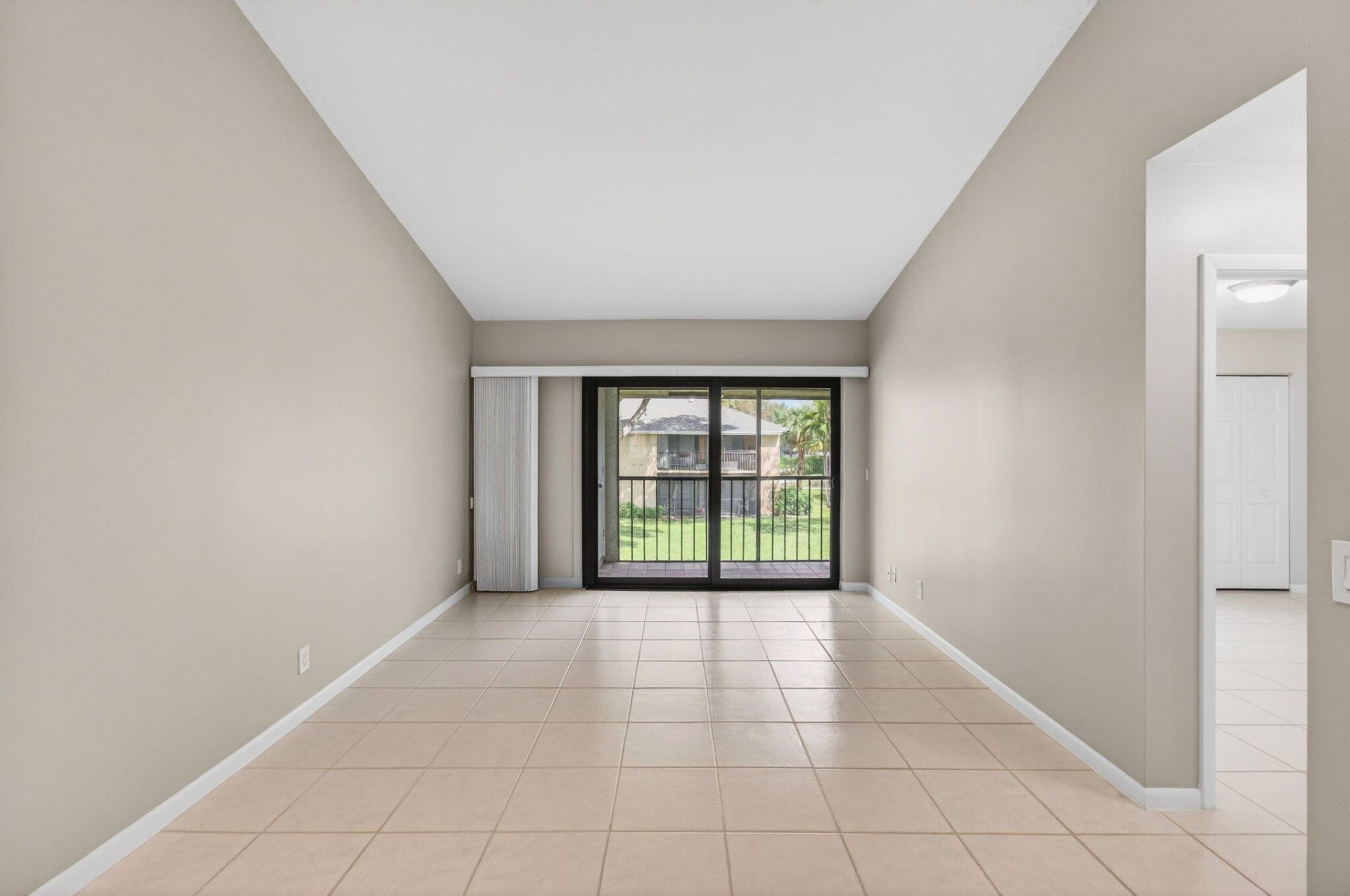 3939 NE 5th Avenue, Unit B201, Boca Raton, FL 33431 Photo