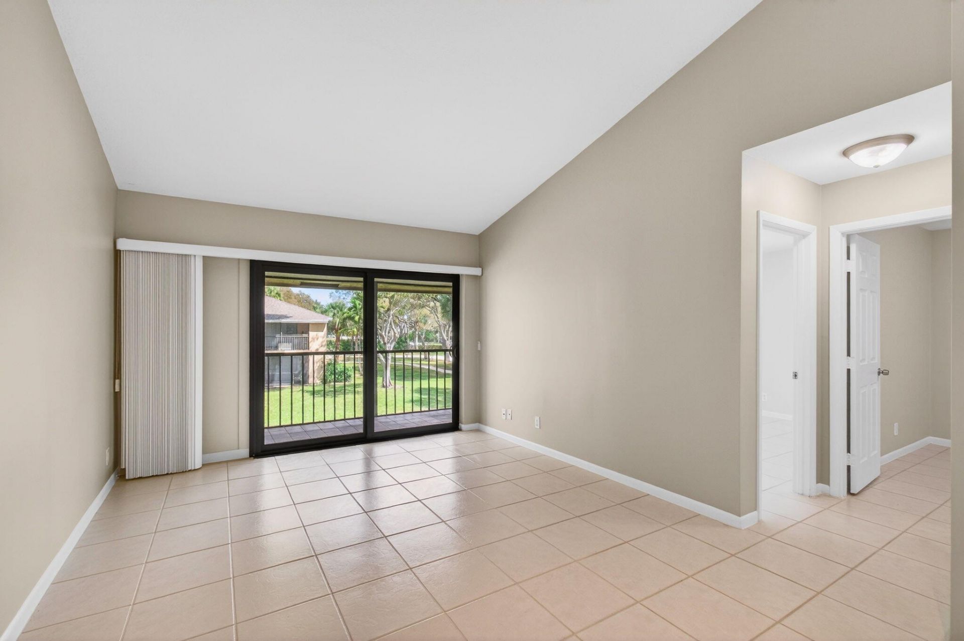 3939 NE 5th Avenue, Unit B201, Boca Raton, FL 33431 Photo
