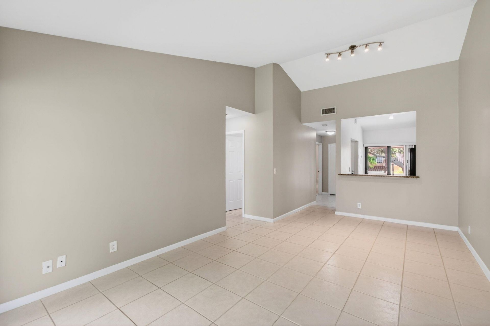 3939 NE 5th Avenue, Unit B201, Boca Raton, FL 33431 Photo