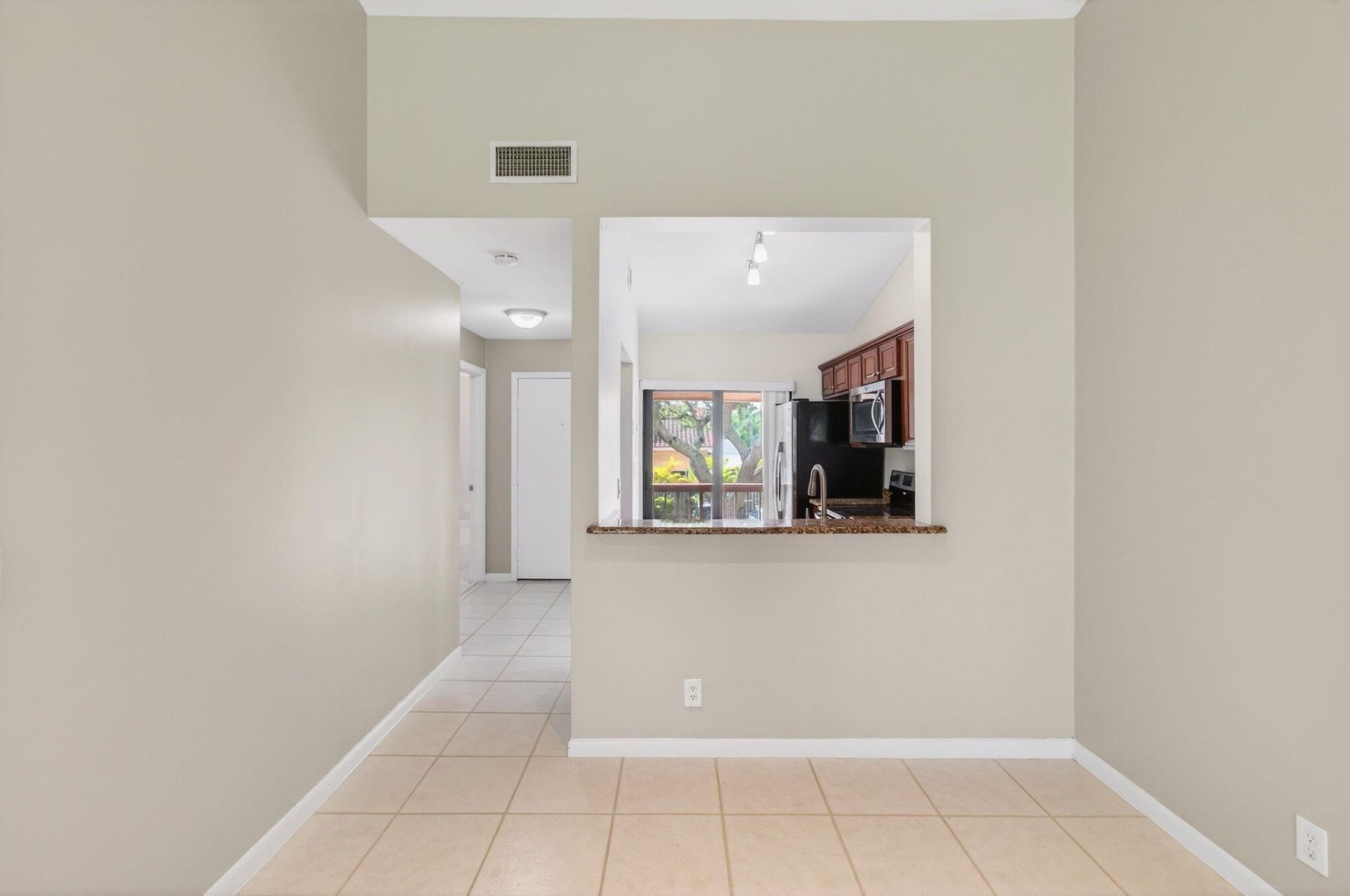 3939 NE 5th Avenue, Unit B201, Boca Raton, FL 33431 Photo