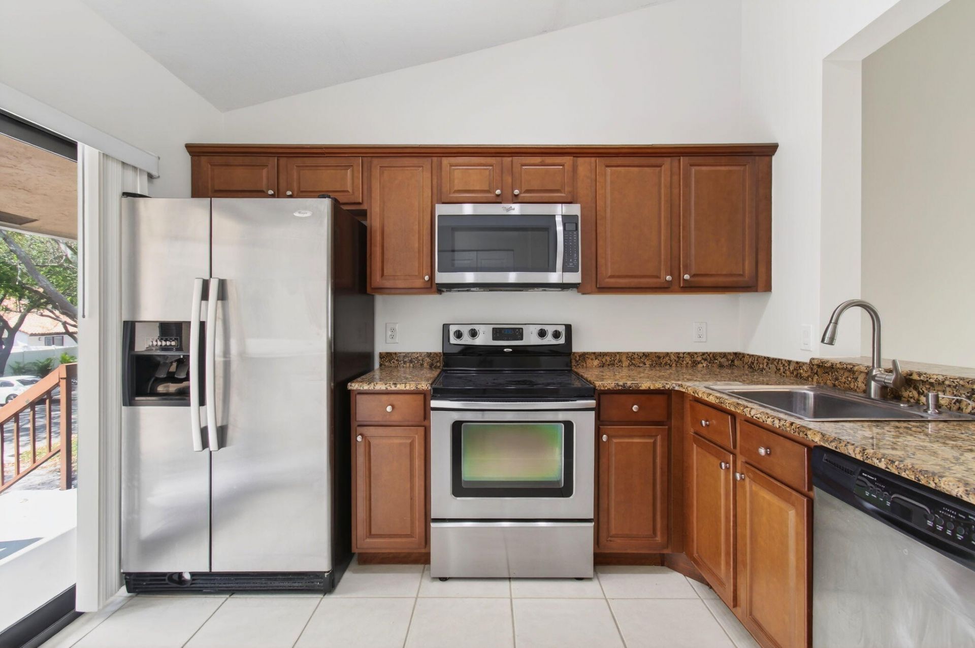 3939 NE 5th Avenue, Unit B201, Boca Raton, FL 33431 Photo