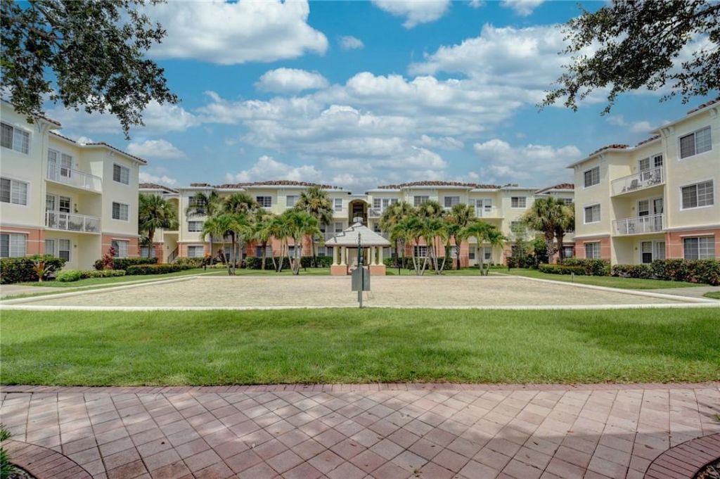 9857 Baywinds Drive, Unit 9111, Royal Palm Beach, FL 33411 Photo