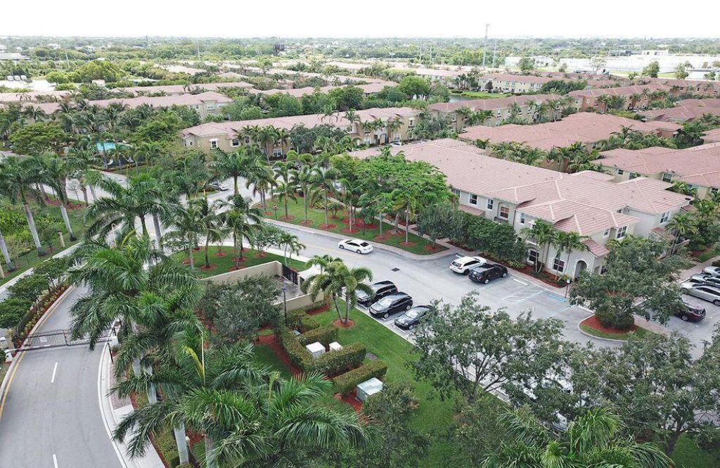 400 Lake Monterey Circle, Boynton Beach, FL 33426 Photo