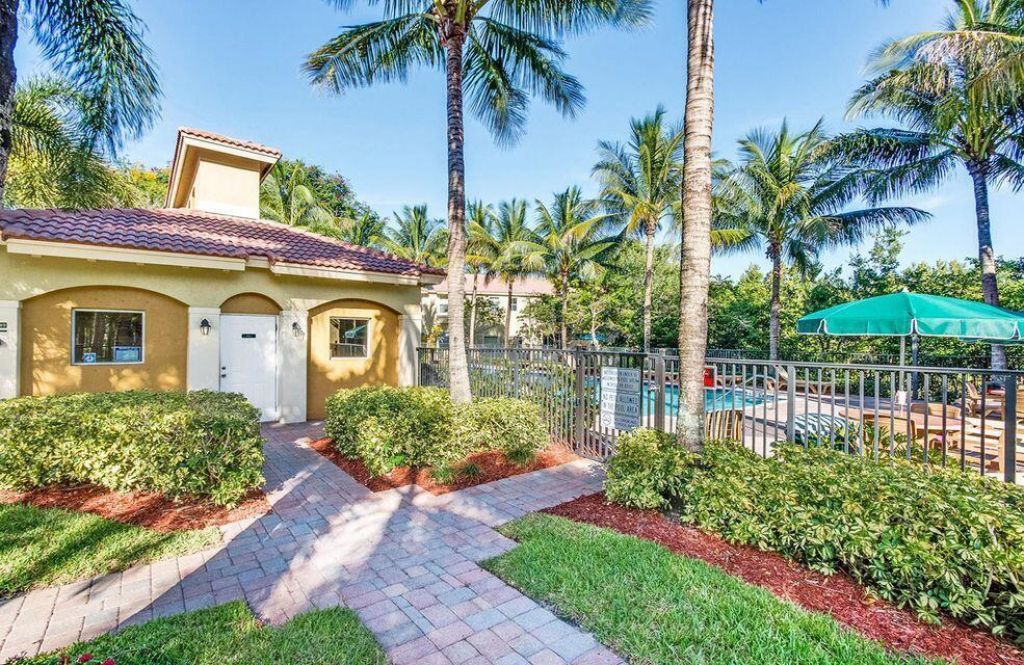 400 Lake Monterey Circle, Boynton Beach, FL 33426 Photo