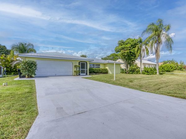2074 SE Doverbrook Street, Port St. Lucie, FL 34983