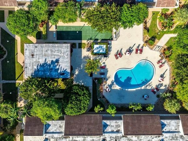 860 SE 6th Avenue, Unit 303, Deerfield Beach, FL 33441