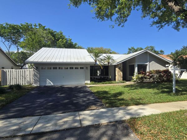 10207 NW 7th Court, Plantation, FL 33324
