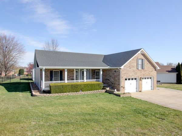 102 Gallant Ct, Clarksville, TN 37043