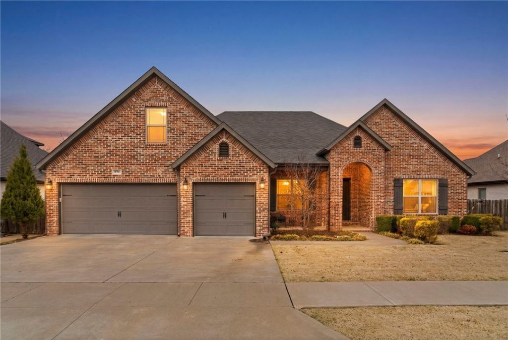 970 Clark Circle, Bentonville, AR 72713 Main Photo