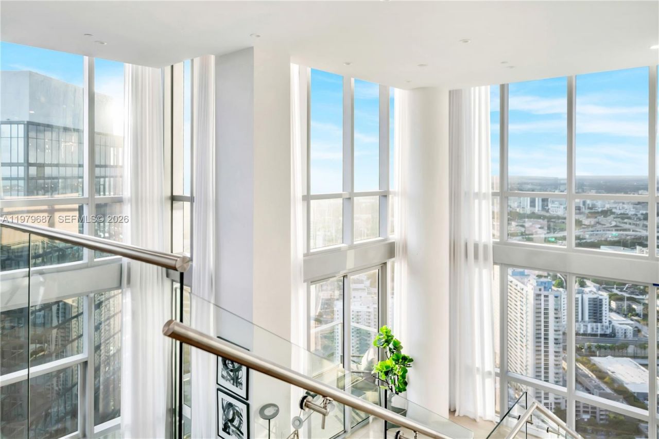 851 NE 1st Avenue, Unit Penthouse, Miami, FL 33132 Photo