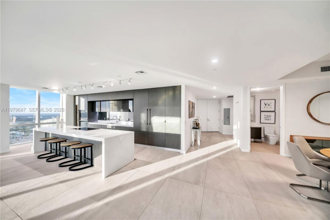 851 NE 1st Avenue, Unit Penthouse, Miami, FL 33132 Photo