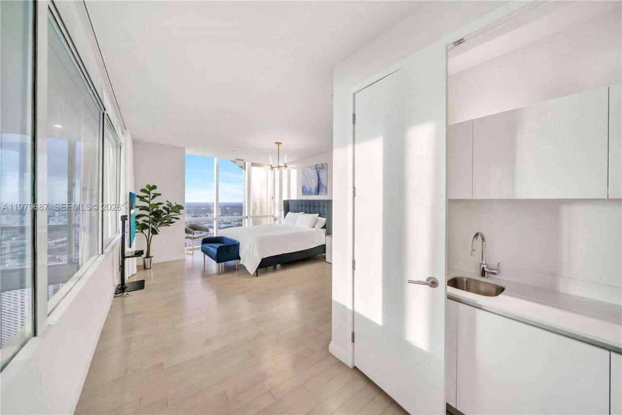 851 NE 1st Avenue, Unit Penthouse, Miami, FL 33132 Photo