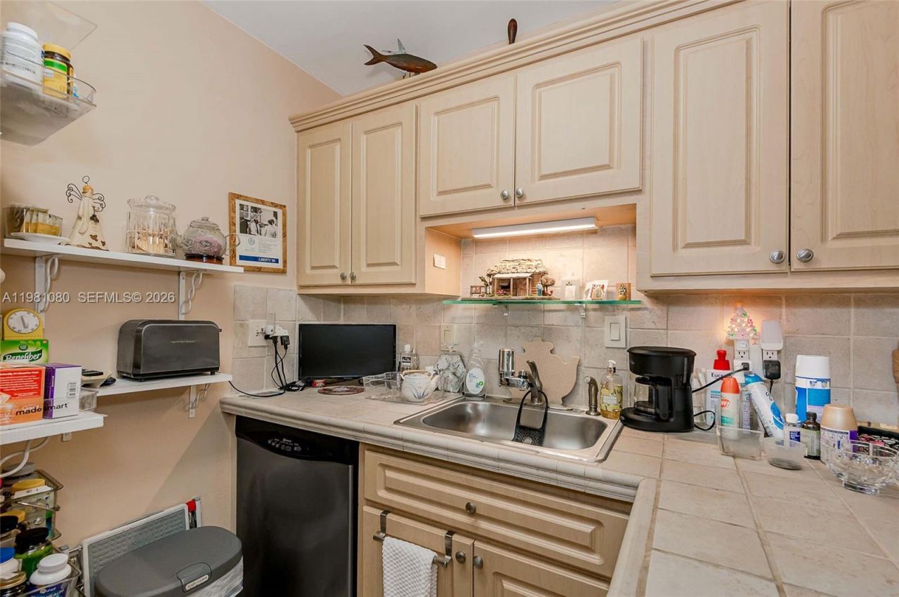 7403 SW 82nd St, Unit 212N, Miami, FL 33143 Photo