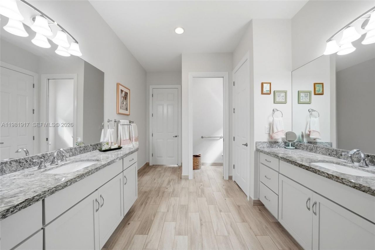 11927 N Leon Cir N , Parkland, FL 33076 Photo