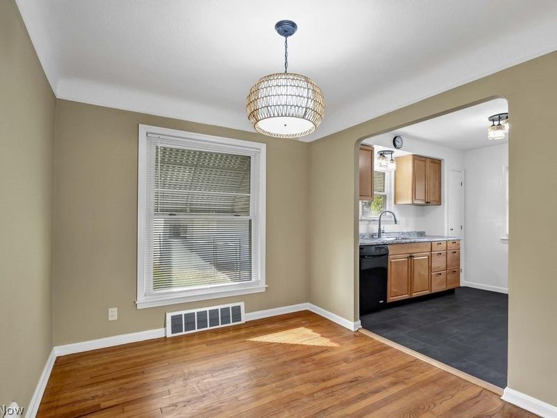 5012 S Barton Road, Lyndhurst, OH 44124 Photo 12