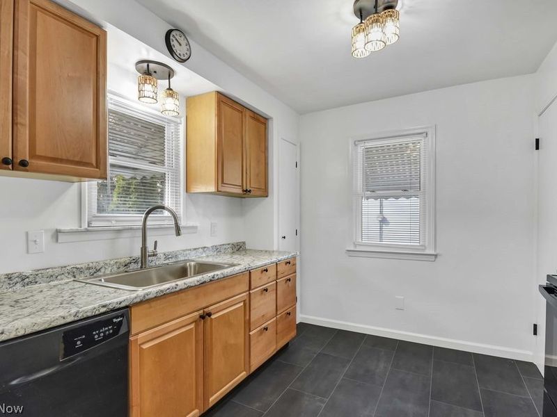 5012 S Barton Road, Lyndhurst, OH 44124 Photo 14