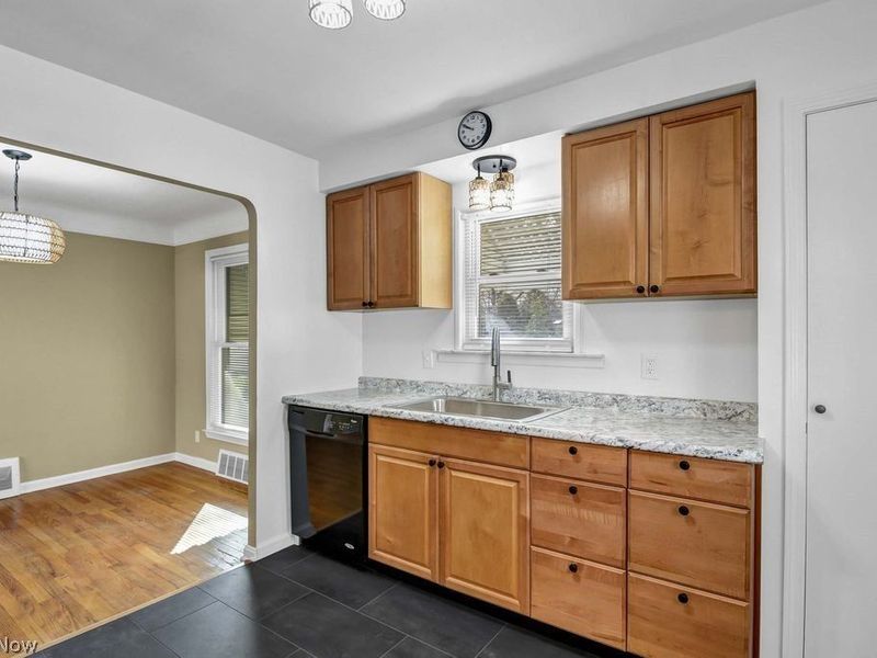 5012 S Barton Road, Lyndhurst, OH 44124 Photo 15