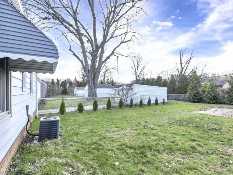 5012 S Barton Road, Lyndhurst, OH 44124 Photo 5