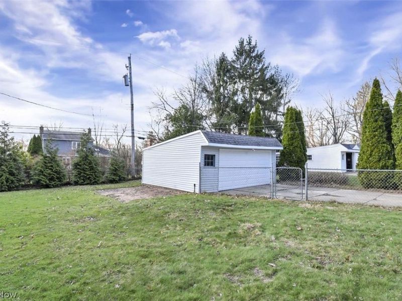 5012 S Barton Road, Lyndhurst, OH 44124 Photo 6