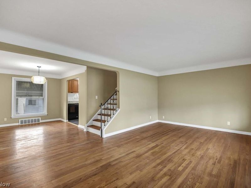 5012 S Barton Road, Lyndhurst, OH 44124 Photo 7