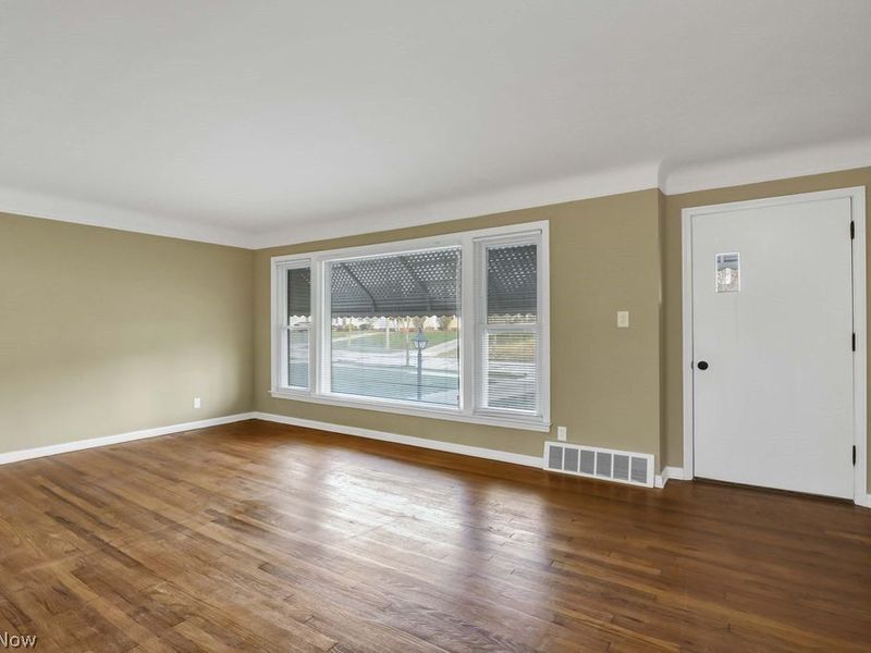 5012 S Barton Road, Lyndhurst, OH 44124 Photo 9