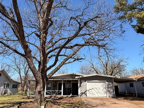 312 W Church Street , Olney, TX 76374