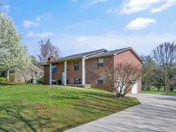 3239 Heather Glenn Drive, Maryville, TN 37801