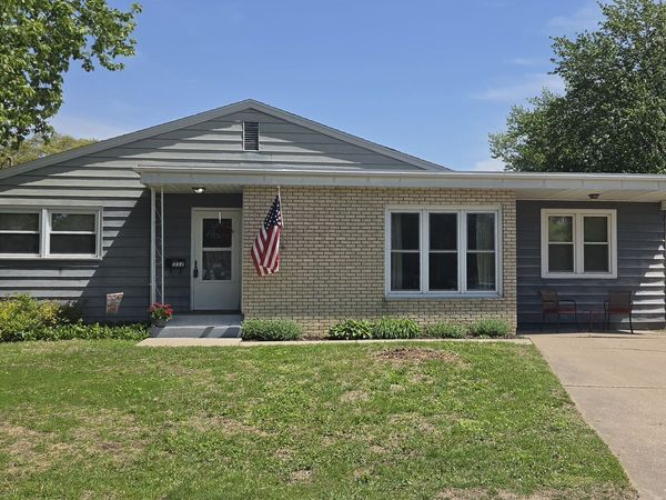 1222 7th Avenue Court, Silvis, IL 61282